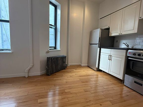 2nd image of 628 E 11th St APT 4B