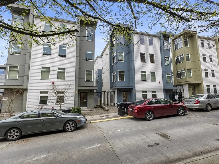 Radian Apartments — Photo 5