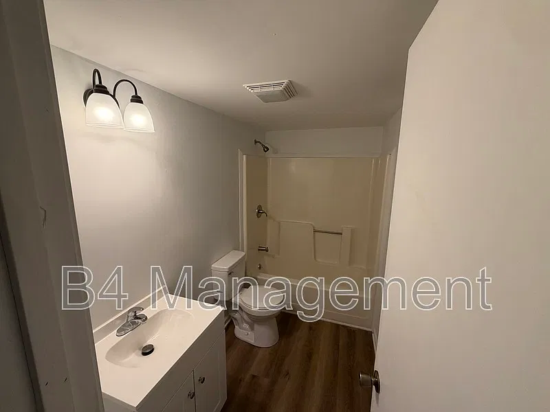 1 bed, 1.0 bath, $995 — Photo 4