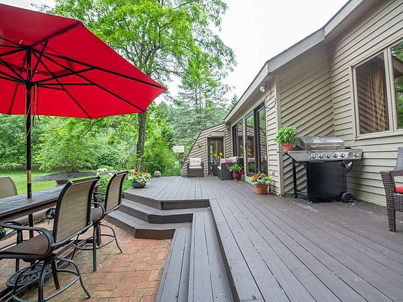 5th image of 11 Robinwood Dr