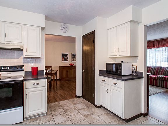4th image of 4883 Lindsey Ln