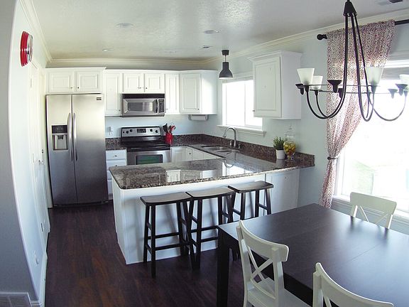 Kitchen & Dining Room 