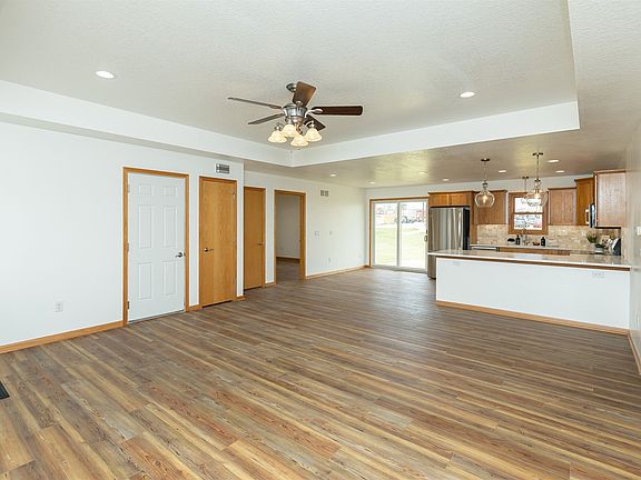 5th image of 404 E Kayla Ln