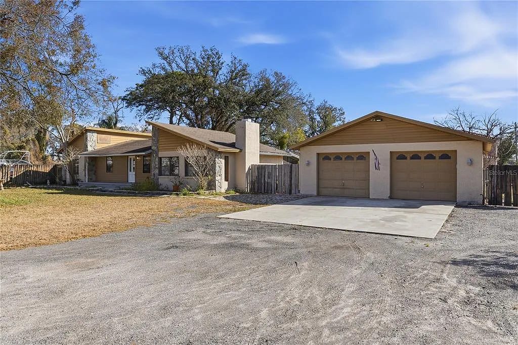 3 bed, 1.5 bath, 1416 sqft, $2,900 — Photo 1