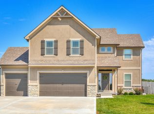 1007 Whippoorwill Ln, Oak Grove, MO 64075