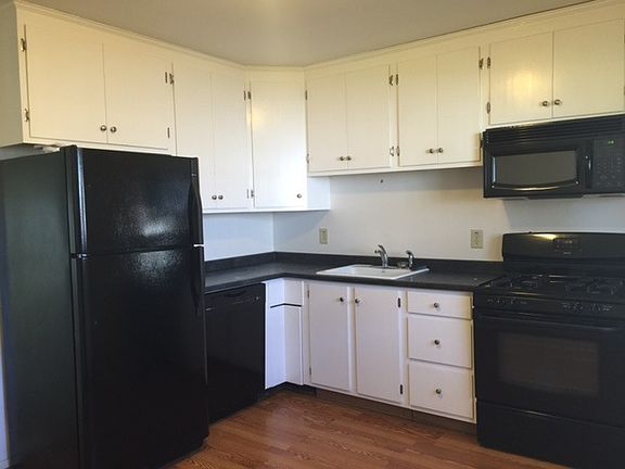 Kitchen with all appliances