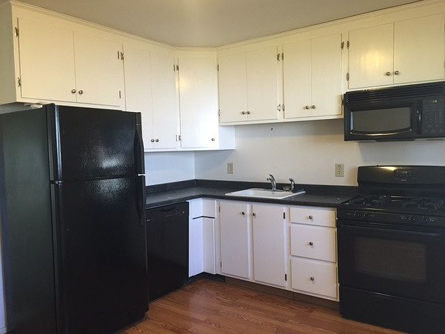 Kitchen with all appliances