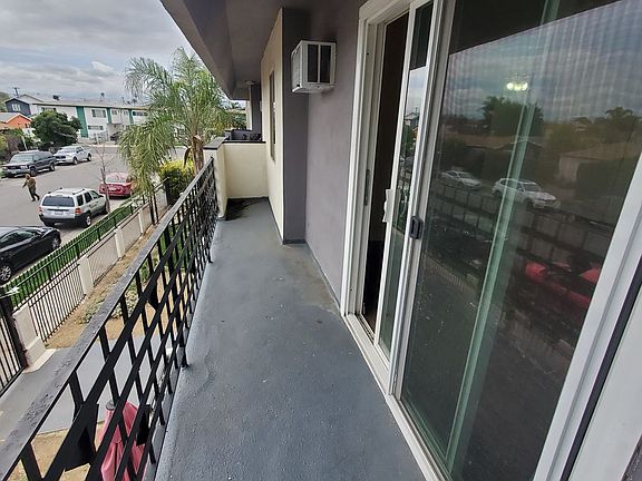 5th image of 4845 Saturn St #10