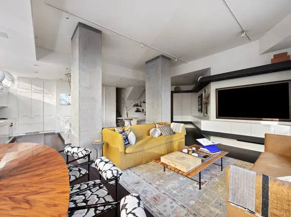 471 Washington Street image 5 of 14