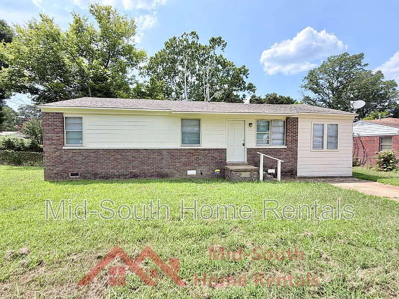 4 bed, 1.5 bath, 1181 sqft, $1,250 — Photo 2