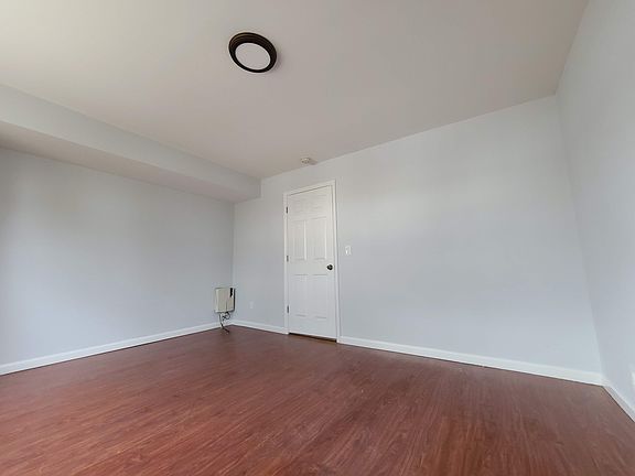 4th image of 17 Mallory Ave APT 2R