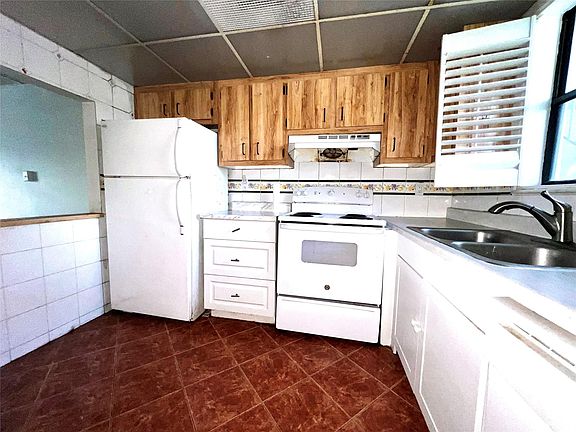 4th image of 6061 Shakerwood Circle #107