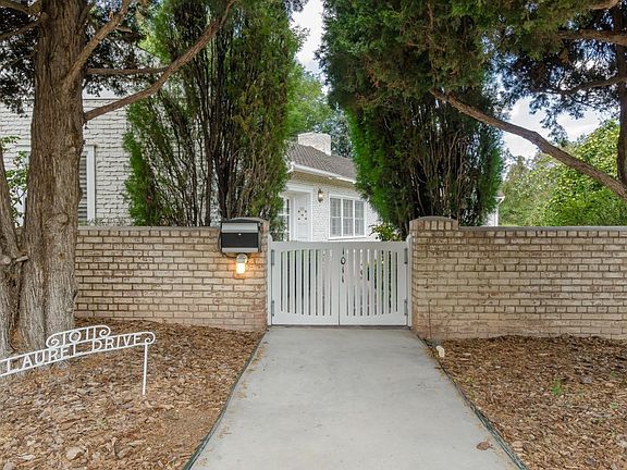 1011 Laurel Dr SE Albuquerque-large-002-