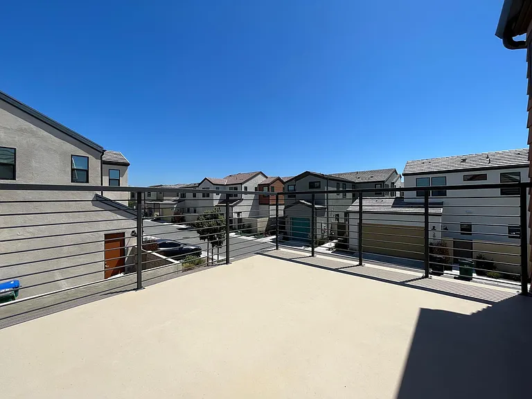 301 Sawbuck — Photo 1