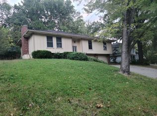 5825 NW Aspen Ln, Kansas City, MO 64152