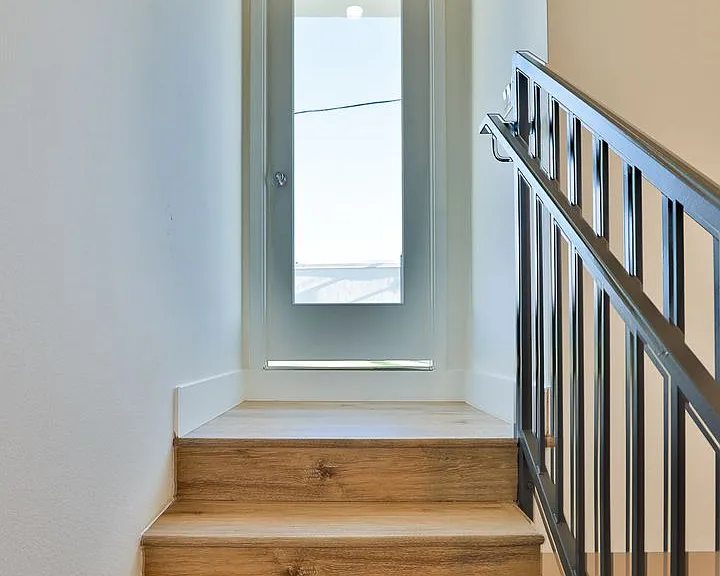 1164 W 37th Pl — Photo 36