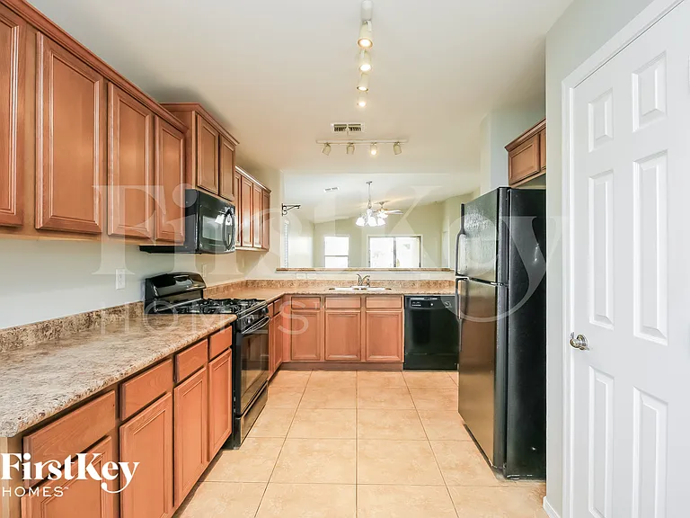 18582 W Vogel Ave — Photo 8