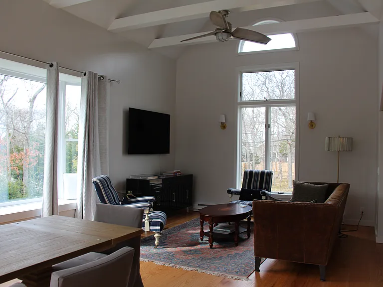 86 Runnymeade Dr — Photo 5