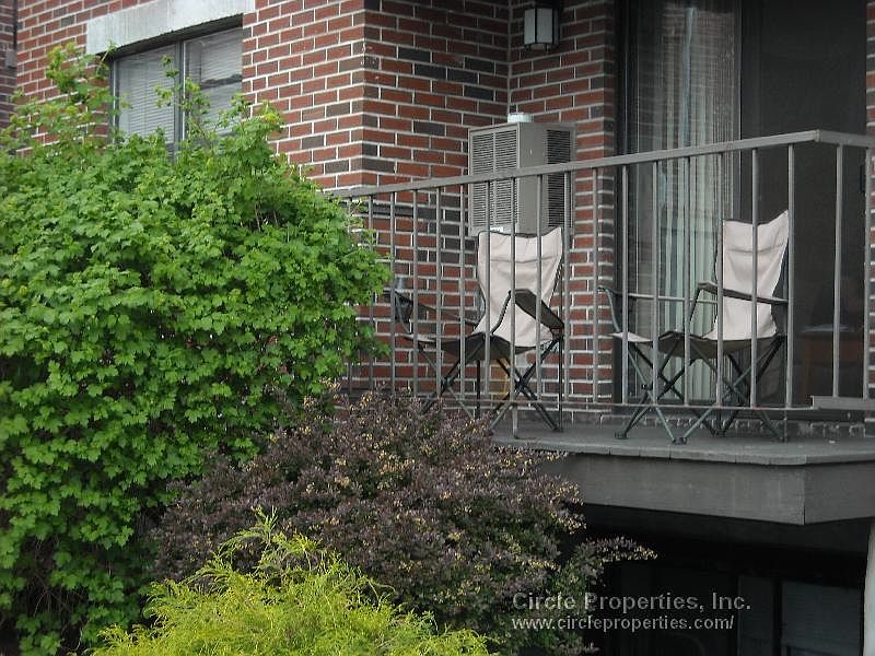 2nd image of 33 Darling St #H55