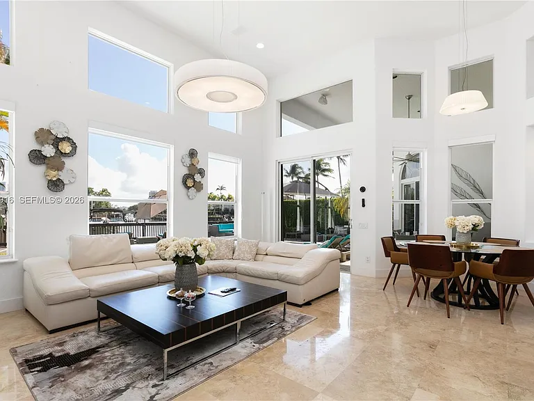 954 Sanibel Dr — Photo 3