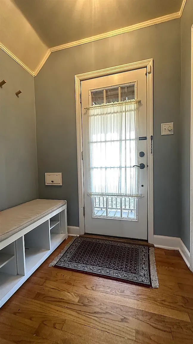 3 bed, 2500 sqft, $2,750 — Photo 3