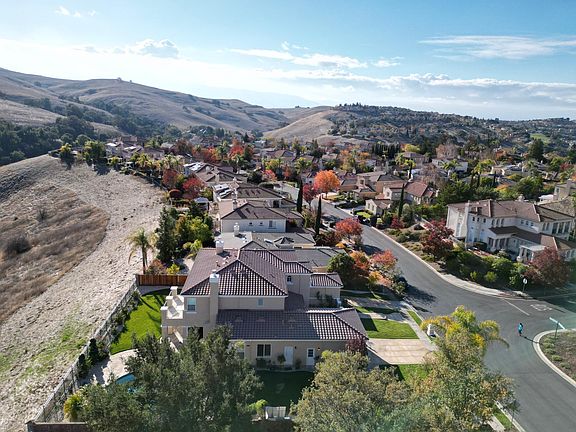 2nd image of 6002 Gleneagles Cir
