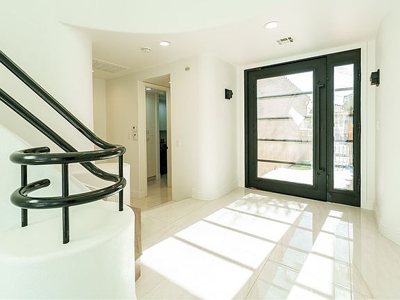 3rd image of 8208 Horseshoe Bend Ln