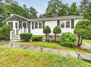 25 Gray Ter, Bedford, MA 01730