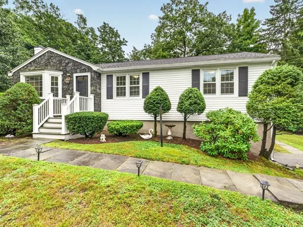 25 Gray Ter, Bedford, MA 01730