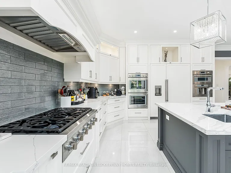 30 Bernadotte Dr — Photo 18