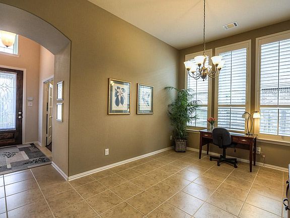 Note the vaulted ceiling at entry and upgraded lighting package. 18" oversized neutral tile througho
