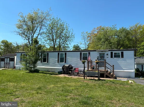 700 Salem Rd Trailer 65, Etters, PA 17319