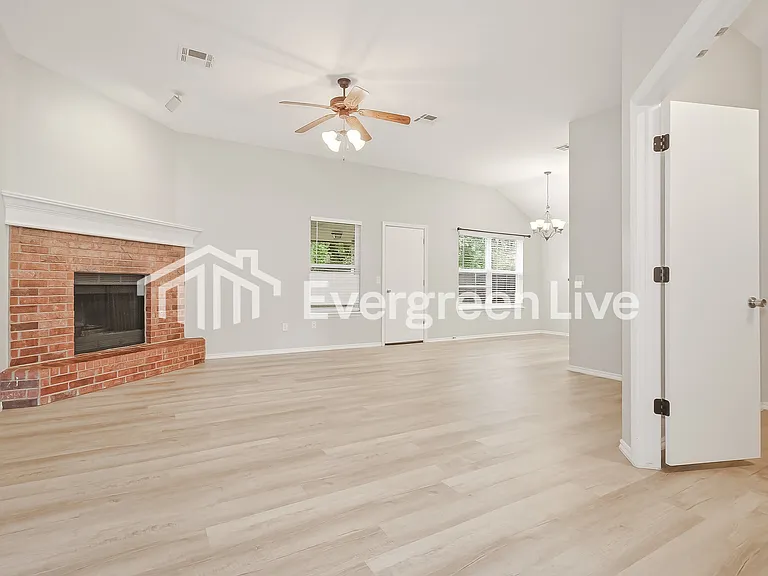 1613 Tara Dr — Photo 3