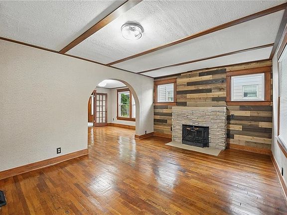4th image of 409 N Elmwood Ave