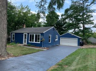 113 Vernon Dr, McHenry, IL 60051