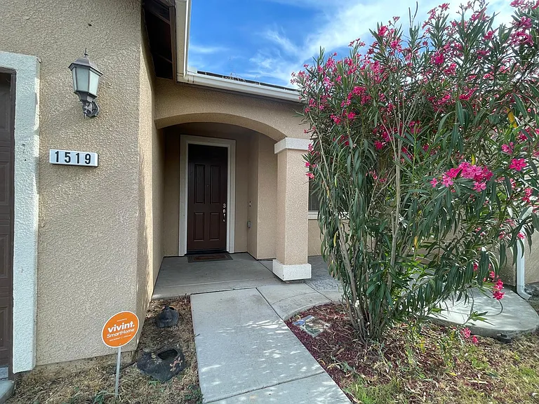 1519 W Manor Ct — Photo 2