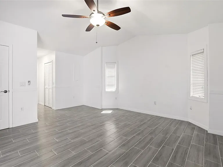 830 Columbia St — Photo 38