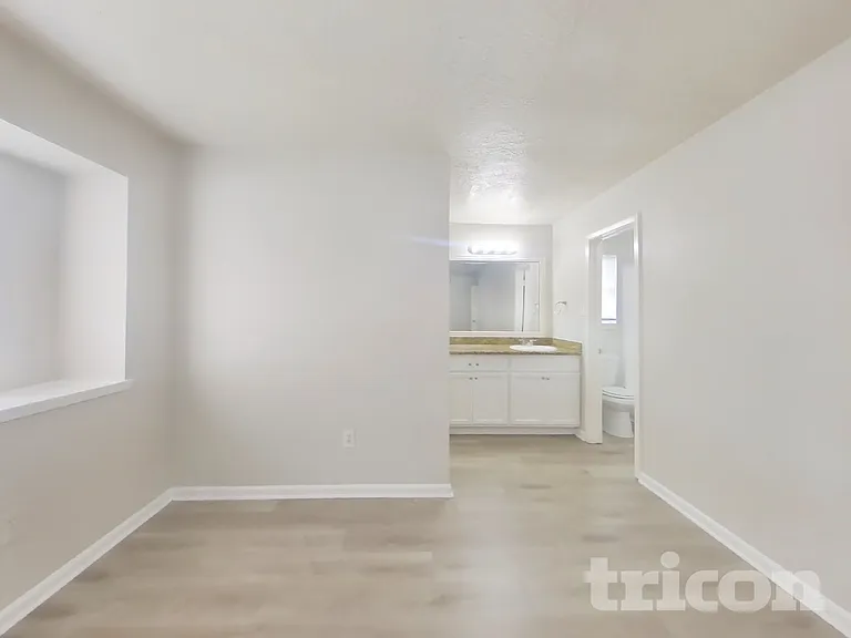 1391 Tenderden Dr — Photo 8