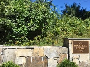 11 Granite Dr, Brookfield, CT 06804