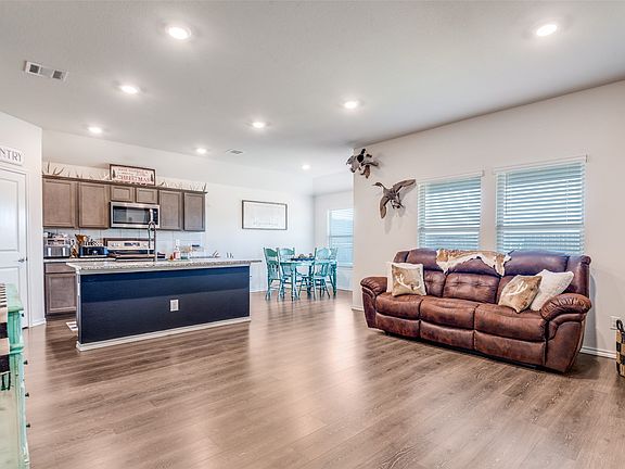 4th image of 710 Olde Mill Rd