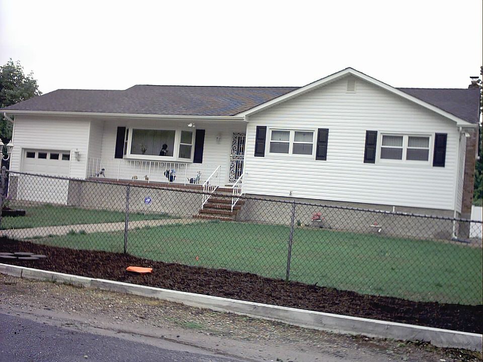 2nd image of 5 Beechwood Dr