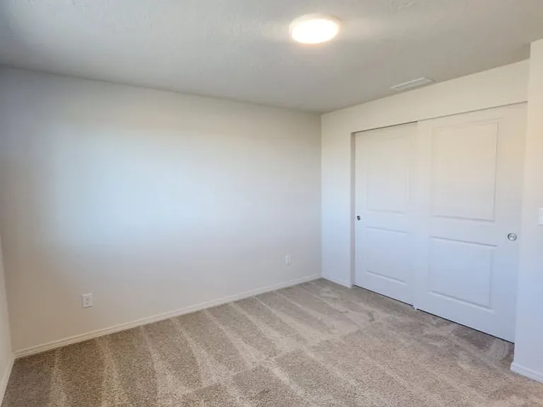 918 SE Starview Ave — Photo 8