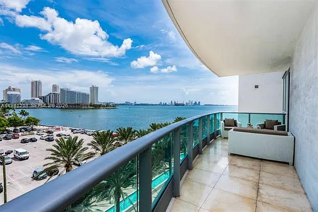2 bed, $5,400 — Photo 1