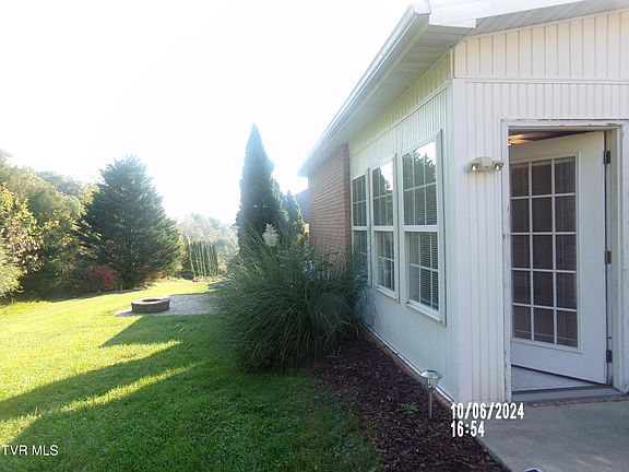5th image of 180 Apple Lake Dr