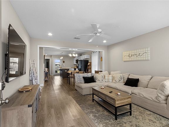 3rd image of 10293 Maxwell Way