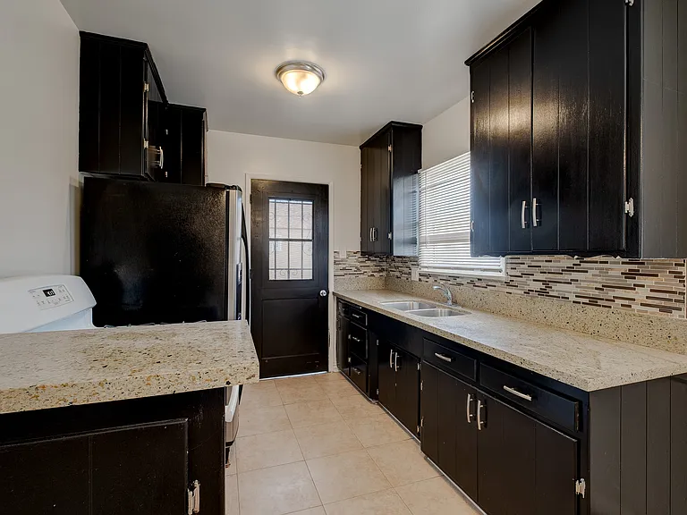 1321 E Wilson Ave #6 — Photo 9