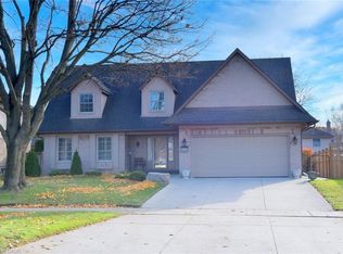216 Amberly Blvd, Hamilton, ON L9G4J7