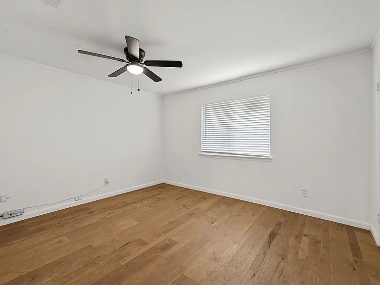 2029 Greenwood Rd — Photo 13