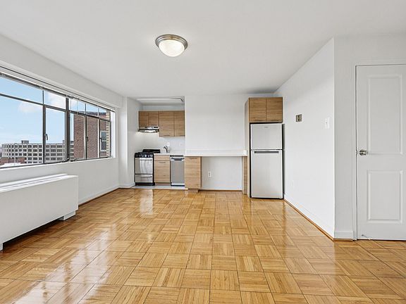 5th image of 1930 Columbia Rd NW #108