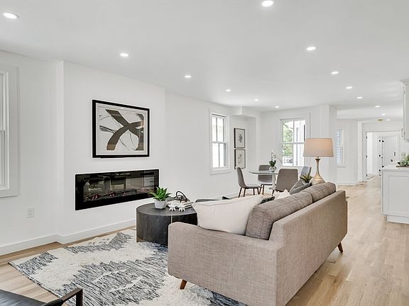 4th image of 196 Prospect St